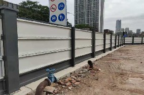 旭東圍擋廠家-彩鋼圍擋板有什么優(yōu)勢？