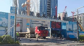 圍擋廠家、建筑施工圍擋圍深圳新材料產(chǎn)業(yè)大廈項(xiàng)目提供安全保障