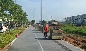 舊圍擋基礎塊回收，綠色施工再提速